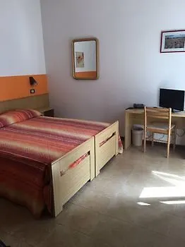 Hotel Capinera Garda  2*, Garda (Verona) İtalya